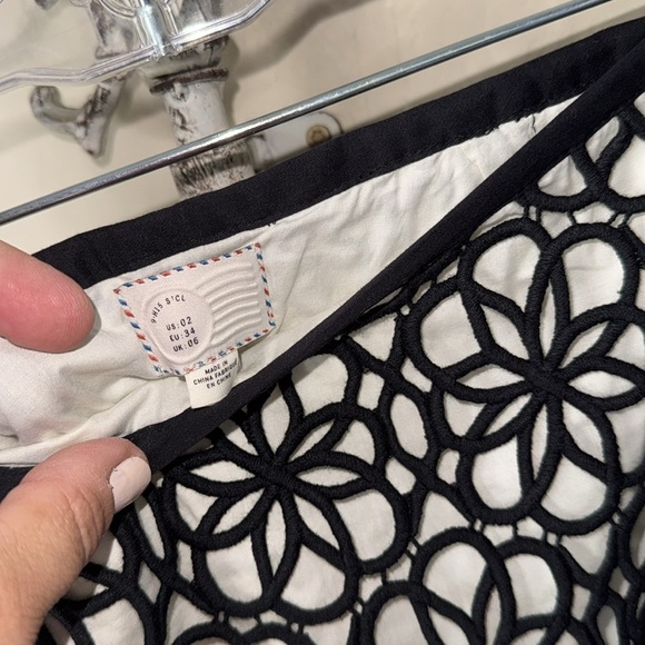 Postage stamp by Anthropologie skirt black floral appliqué overlay cream lined 2 - Picture 5 of 5
